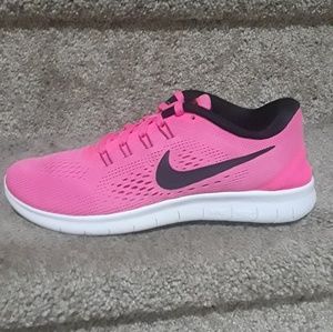 Youth tennis shoes